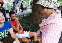 80歲奶奶「搭訕外國人」英語超狂! 沒念過書「靠模仿自學」一開口就讓學生慚愧