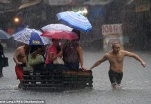 路人暴雨中發現「8歲女孩躲在角落」 上前一看「她不畏風雨堅持做1件事」:我要照顧全家