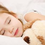 晚睡對孩子傷害真的太大育兒師簡單7步,讓孩子每晚9點前主動睡覺