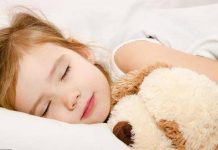 晚睡對孩子傷害真的太大育兒師簡單7步,讓孩子每晚9點前主動睡覺