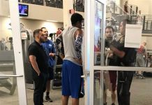 打籃球被犯規跌倒!男子氣到報案 警察到場也傻眼