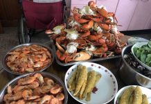 鄉下的粗茶淡飯!整桌擺滿「螃蟹山+3盆蝦」 台中男嚇壞:唬我?