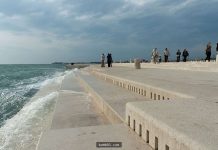 隱藏妙設計的多孔階梯不光只是給眼睛欣賞,當海浪拍打它時你的耳朵就會有奇幻的享受!