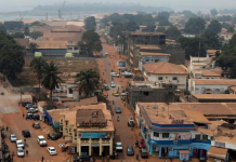 非洲「這2個國家」借完錢就跟台灣斷交,如今美國判決:「把錢還給台灣!」全國歡呼!