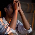 目睹女友遭2男輪流性侵!19歲少年自責…隔日崩潰上吊亡