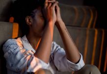 目睹女友遭2男輪流性侵!19歲少年自責…隔日崩潰上吊亡