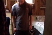 朕不許你走~主子太黏人「直接擋門口」 奴才崩潰:怎麼做事啦!