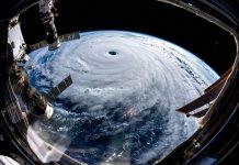 潭美「巨大漩渦」颱風眼曝光 太空人:有人拔掉地球的塞子