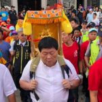 鎮清宮謁祖!傳將爆搶轎大戰 顏清標親揹媽祖:到此為止