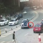 就是不停!白衣女悠哉過馬路 他竟慢慢把她輾斃