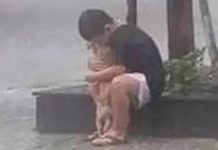 小男孩偷偷收養流浪狗,被父母反對,男孩抱著狗狗在大雨中告別:對不起