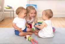 為啥外國媽媽一個人能帶仨娃,而我們臺灣家庭幾個大人圍著一個娃還累得團團轉?