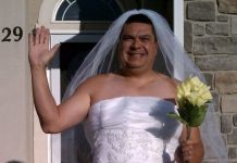 嫌我丟臉就讓你尷尬到死!兒嫌「在門前揮手的爸」太丟臉…老爸不爽惡整他:下手超重