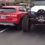 一次佔2個停車位很爽 「超療癒反擊」讓車主當場崩潰