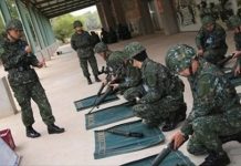 到美國麻吉家看到步槍就順手拆解清潔一下,結果麻吉全嚇傻眼:竟然會拆二戰留下的武器