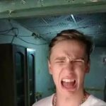 他被騙租下超噁小套房,花了七天大改造後,美到像在拍傢具廣告