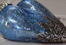 她花90元買下的「二手心型掛墜」,女兒卻立馬「看穿裡頭玄機」大喊千萬別戴身上!