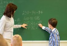 數學老師只要抓到機會就羞辱他  他用半年反擊徹底毀掉對方人生!