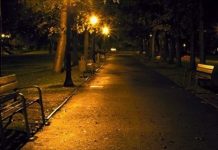 他跟女友總約在「20:30公園等」幸好在結婚前拆穿這個渣人 網民:第一次看到這麼扯的!