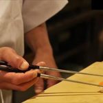 直接用白飯沾醬油是錯的!師傅示範壽司的正確吃法