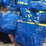 夾娃娃夾到2個IKEA小包,裡頭藏的「內容物」意外滑出…女友看見秒變臉,真的是一場意外啊