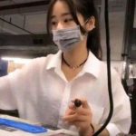 「天菜工廠妹」逆天顏值一夜爆紅,「脫下口罩後」網友全崩潰:天啊!為什麼要讓我看到