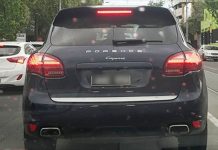 盯著前方保時捷美臀…驚見「爆笑亮點」看傻眼…專業網民神解答