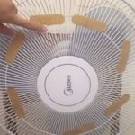 他把OK蹦貼在電風扇正面,神奇效果讓大家都跟著做:不但省電還能幫助睡眠!