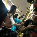 巴士「超兇妹」緊繃到快炸裂! 他PO上網… 卻「被出賣本人」網爆笑XD