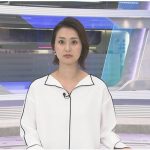 日本美女主播報新聞,上身「白色塗鴉衣」遭網惡搞…留言區超歪:根本沒穿吧!