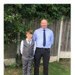 他求助PS大神「能讓我看起來比爸爸高嗎?」回傳的照片讓他笑哭了!