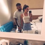 女兒上傳和男友的對鏡拍照…爸爸眼尖放大驚見「亮點」意外發現女兒暗黑面