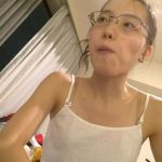 這位女高中生原是「路人臉」一看就會忘,但一上完妝…正到大家立馬排隊求認識!