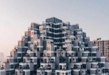 中國這棟超科幻「金字塔大樓」在網路上大紅!住戶卻苦不堪言:連飯都不能煮