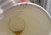 手搖飲杯底竟出現「黑黑一片」,網友全歪慘「你賺到啦」…還不趕快開電腦XD