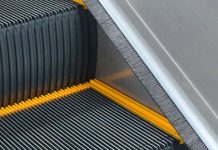 「手扶梯兩側刷毛」真的是刷鞋用嗎?專家解釋「超重要功能」