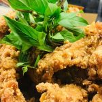 買鹹酥雞加點30元九層塔,一開袋傻眼:「老闆,你贏得我的尊重。」