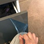 天兵老婆!想買灰色櫃子「只剩藍色」 委屈用3年「有天手癢撕開一層膜」尖叫:老公我傻眼!