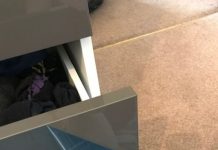 天兵老婆!想買灰色櫃子「只剩藍色」 委屈用3年「有天手癢撕開一層膜」尖叫:老公我傻眼!