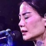 為什麼很多歌手上臺唱歌時要戴耳機呢!耳機裡面放竟然不是歌!真的長知識了!