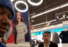 黑人被店員叫住:「你身上那件是偷的吧請脫下來!」他笑笑脫下「給對方最狠教訓」所有人都叫好