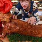 大胃王妹子挑戰「40公斤烤全羊」鏡頭一歪「破綻百出」 網酸:別裝了!