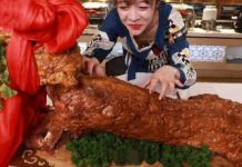 大胃王妹子挑戰「40公斤烤全羊」鏡頭一歪「破綻百出」 網酸:別裝了!