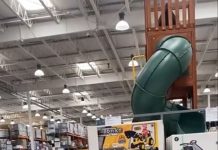 屁孩偷玩好市多溜滑梯!下一秒連人帶梯「騰空重摔」糗爆!