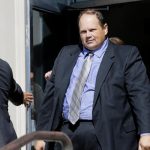 男子6年來「狂中樂透」賺6千多萬元令人超羨慕,但當大家發現他真實身分…全都氣得牙癢癢