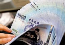 年終領27萬!女友得知秒要求「包2.4萬給我爸媽」 他覺得奇怪:還沒結婚