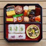 神秘客每年「七月三日」訂200個便當 ,年輕老闆知道真相哭了!