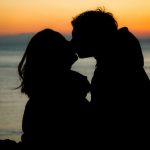 異性之間,關係再好有4件事不能做!