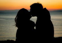 異性之間,關係再好有4件事不能做!