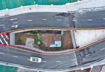 意志最堅定的釘子戶…連橋都要避開它!